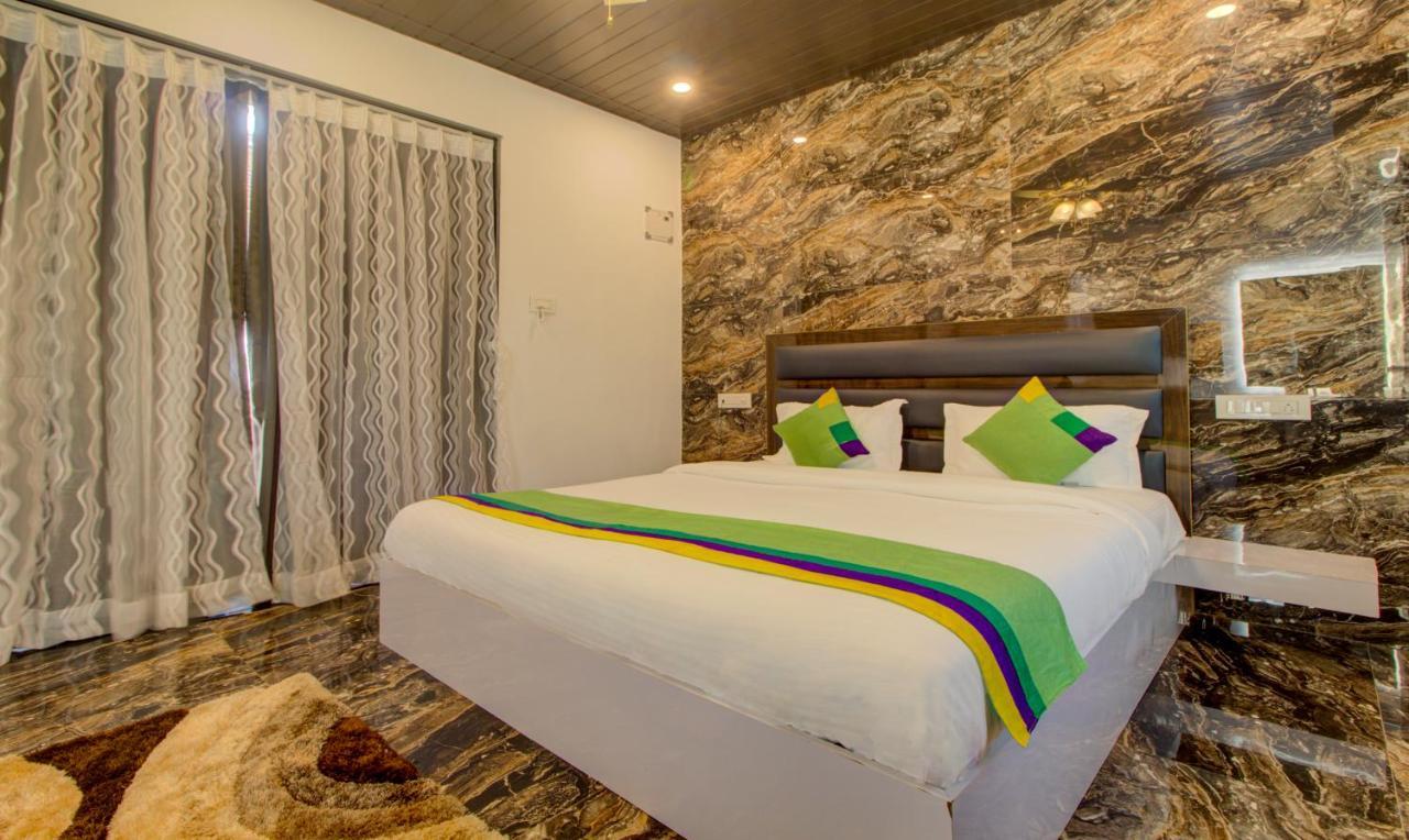 Hotel Treebo Code Red Morjim Exterior foto